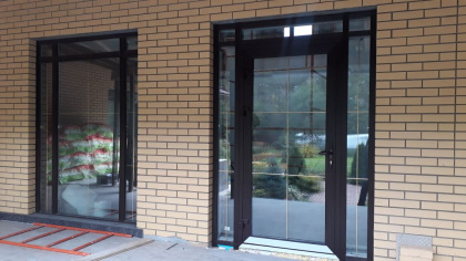 Теплый алюм.профиль Алютех 72мм толщиной с золотым фальш переплетом