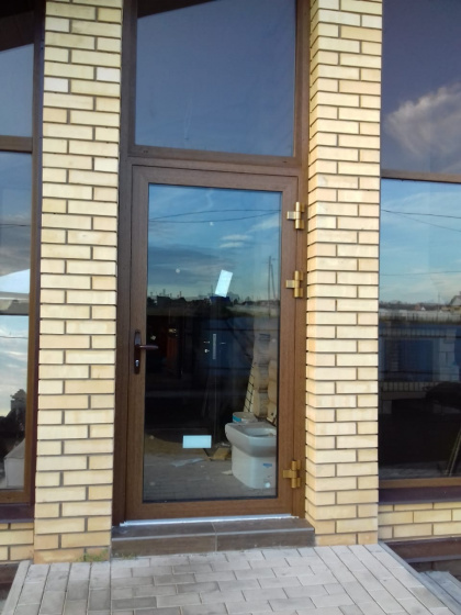 теплая алюм. дверь с ламинацией и многозапорным устройством (Италия)