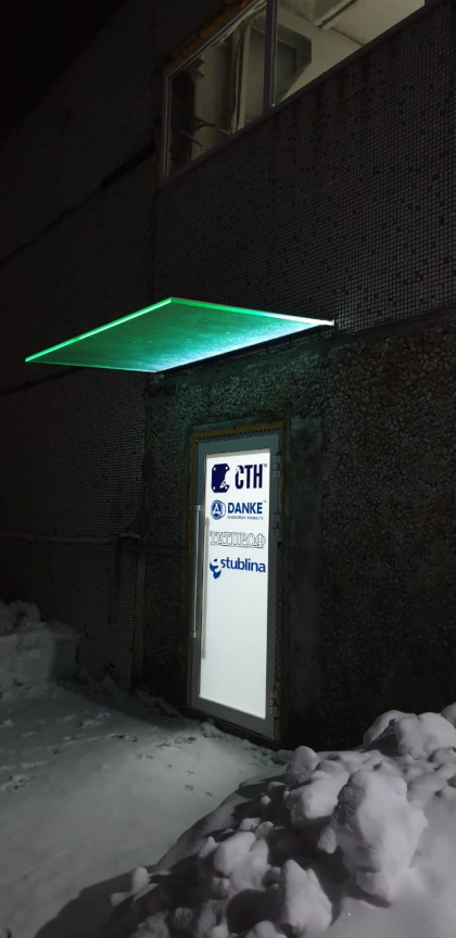 Стеклянный козырек с подсветкой